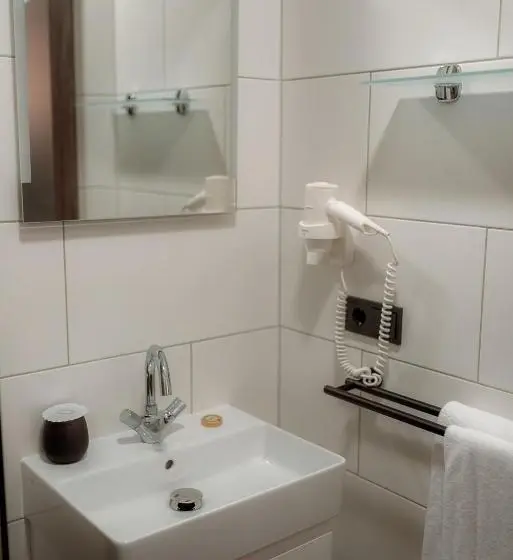 Chambre Standard Individuelle, Ned