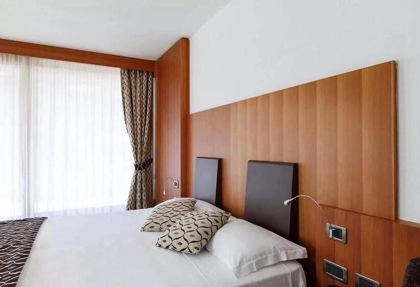 Четырехместный Номер Стандарт, Room In Hotel Alaska