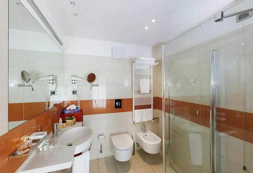 Четырехместный Номер Стандарт, Room In Hotel Alaska