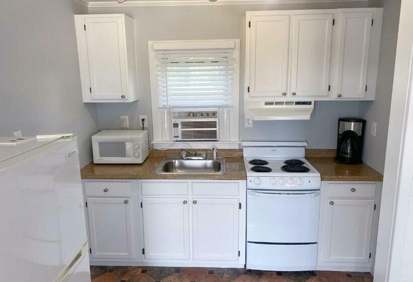 Студия Стандарт, Tower Circle Motel