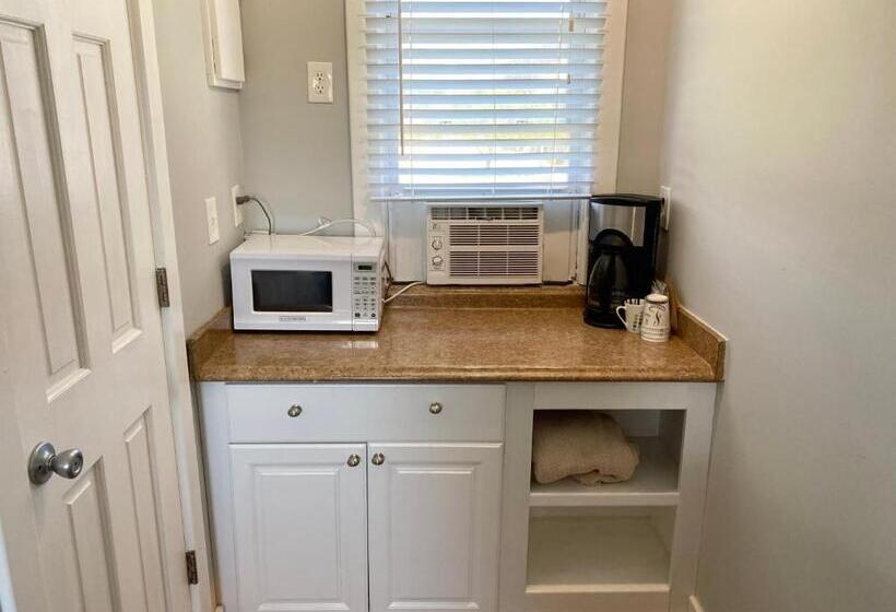 Номер Стандарт, Tower Circle Motel