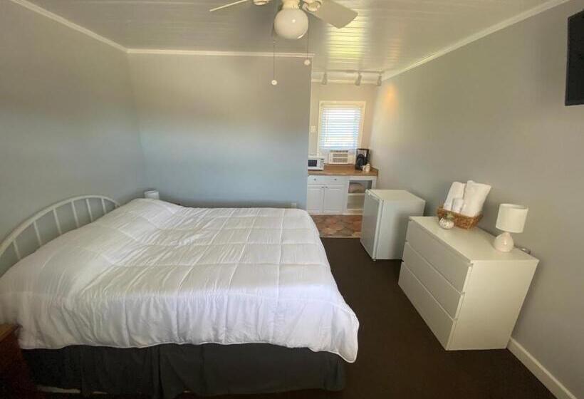 Номер Стандарт, Tower Circle Motel