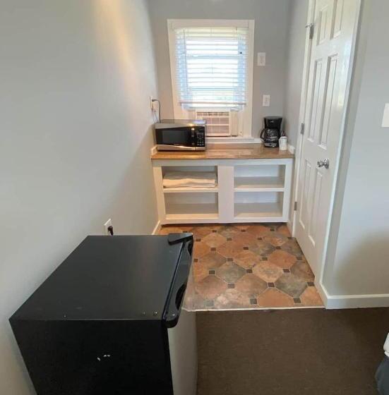 Номер Стандарт, Tower Circle Motel