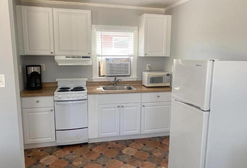 Студия Стандарт, Tower Circle Motel