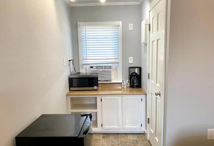 Номер Стандарт, Tower Circle Motel