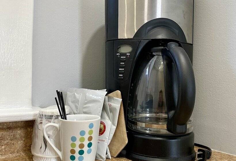 Номер Стандарт, Tower Circle Motel