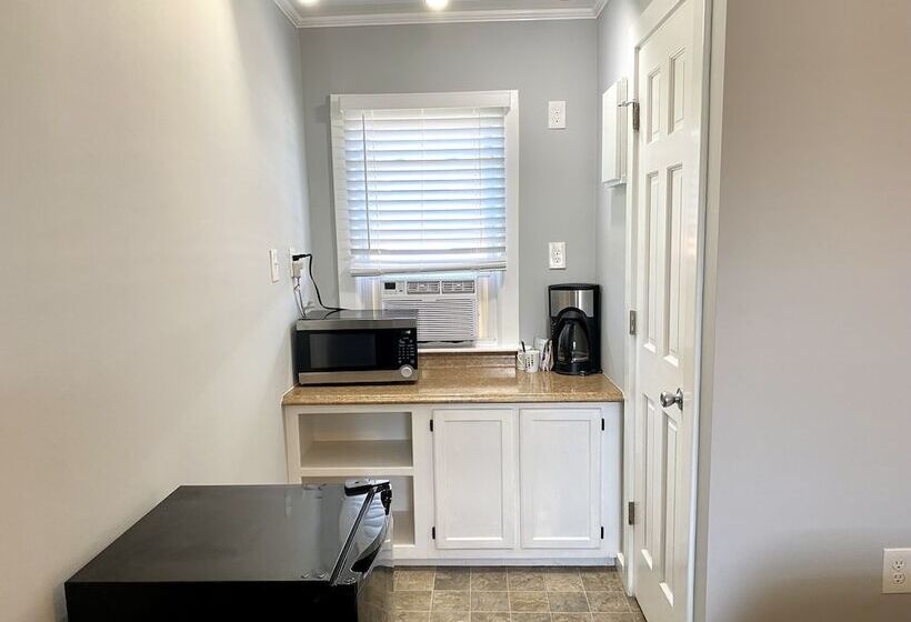 Номер Стандарт, Tower Circle Motel