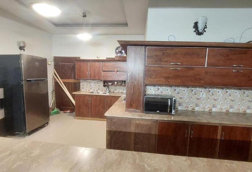 آپارتمان 3 خوابه, Karachi Inn Guest House