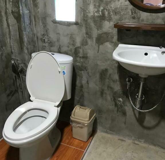 اتاق اکونومی, Hippy Hut Koh Chang