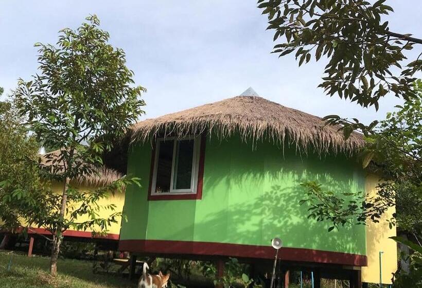 بانگلوی لوکس, Hippy Hut Koh Chang