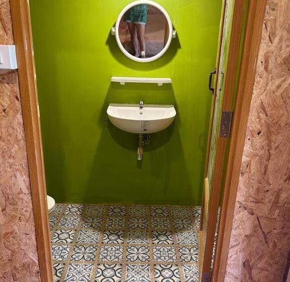 بانگلوی استاندارد, Hippy Hut Koh Chang