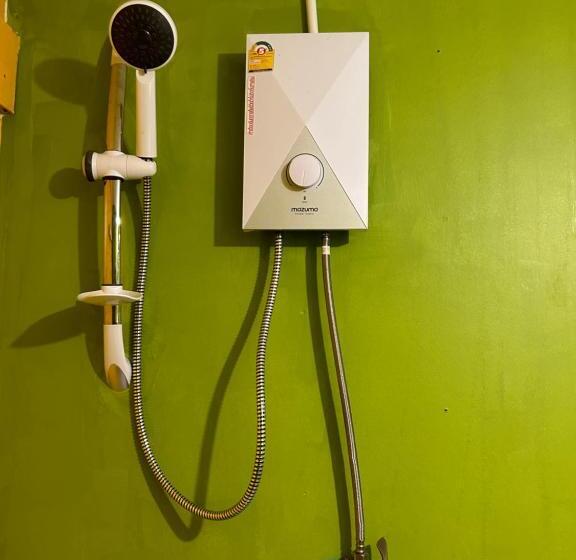 بانگلوی استاندارد, Hippy Hut Koh Chang