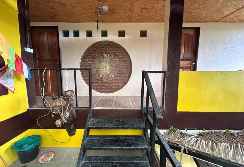اتاق اکونومی, Hippy Hut Koh Chang