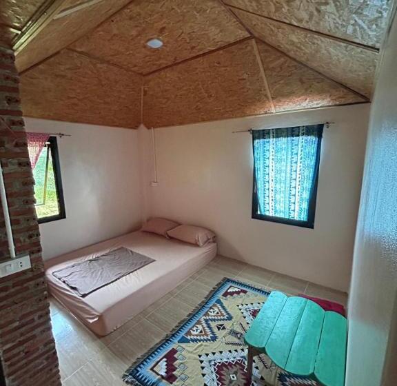اتاق اکونومی, Hippy Hut Koh Chang