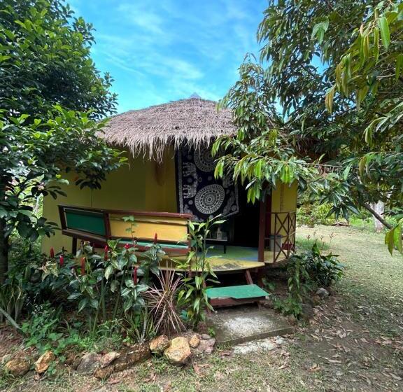 بانگلوی لوکس, Hippy Hut Koh Chang