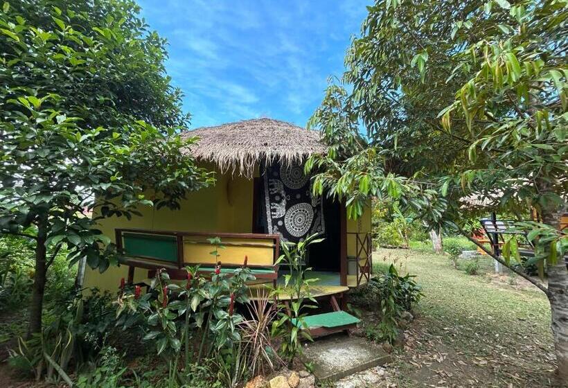 بانگلوی لوکس, Hippy Hut Koh Chang