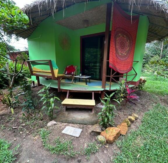 بانگلوی لوکس, Hippy Hut Koh Chang