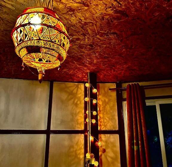 بانگلوی لوکس, Hippy Hut Koh Chang