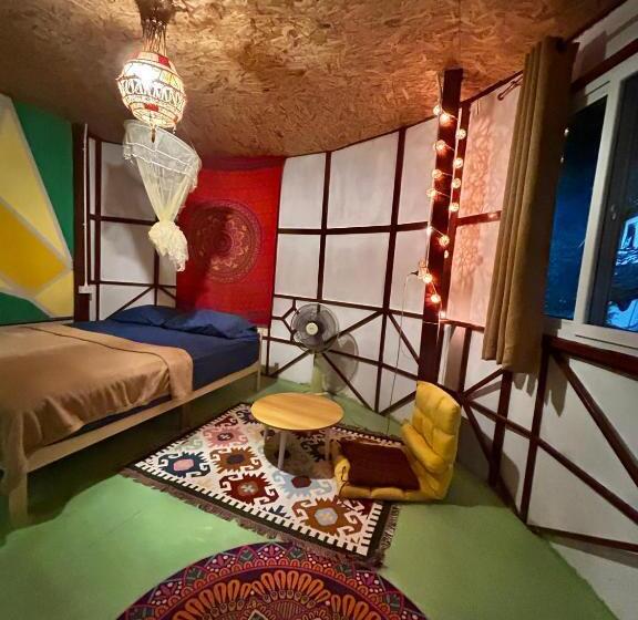 بانگلوی لوکس, Hippy Hut Koh Chang