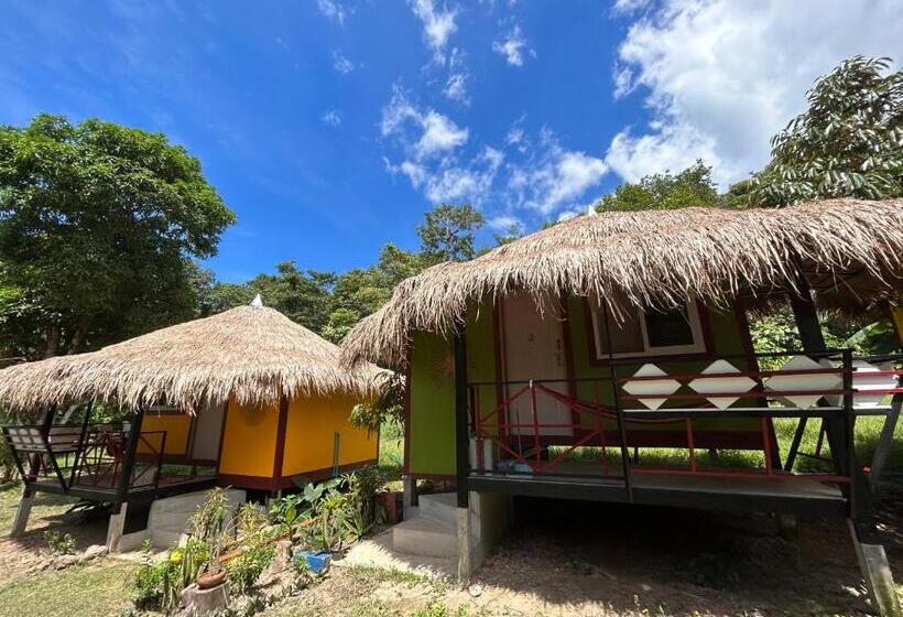 بانگلوی استاندارد, Hippy Hut Koh Chang