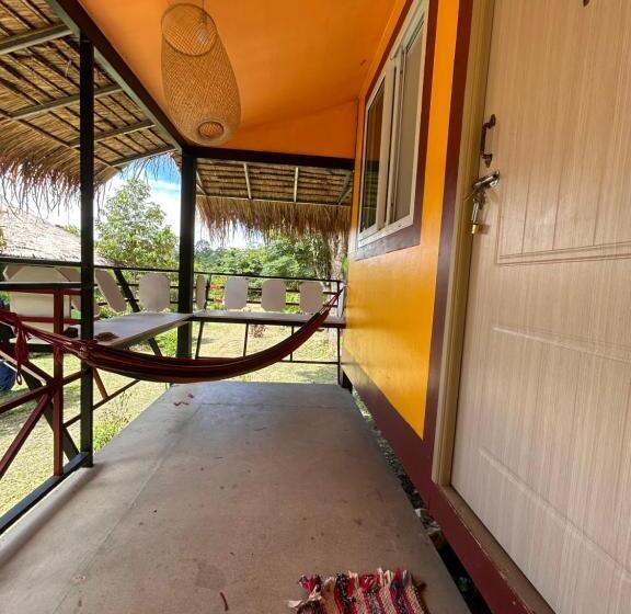 بانگلوی استاندارد, Hippy Hut Koh Chang
