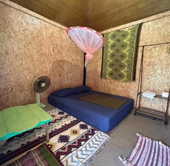بانگلوی استاندارد, Hippy Hut Koh Chang