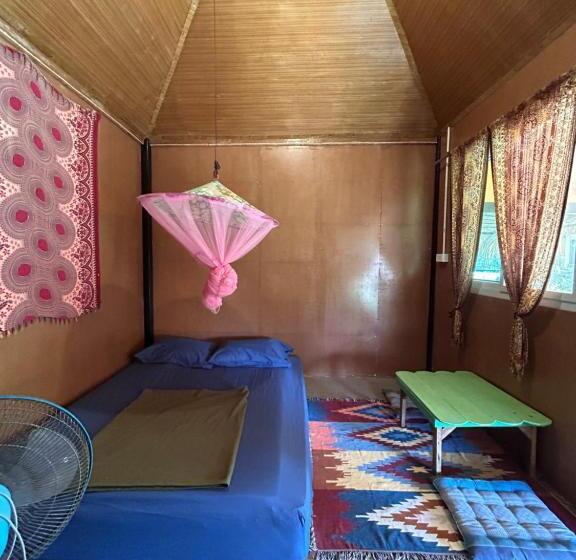 بانگلوی استاندارد, Hippy Hut Koh Chang