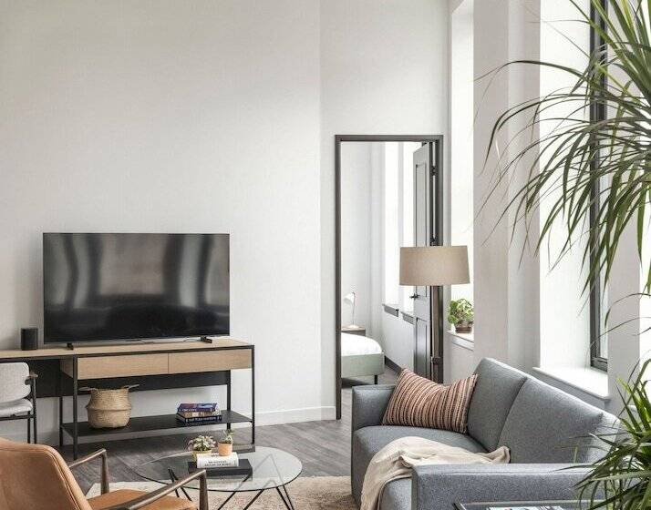 Апартаменты 1 Спальня, Roost Cleveland