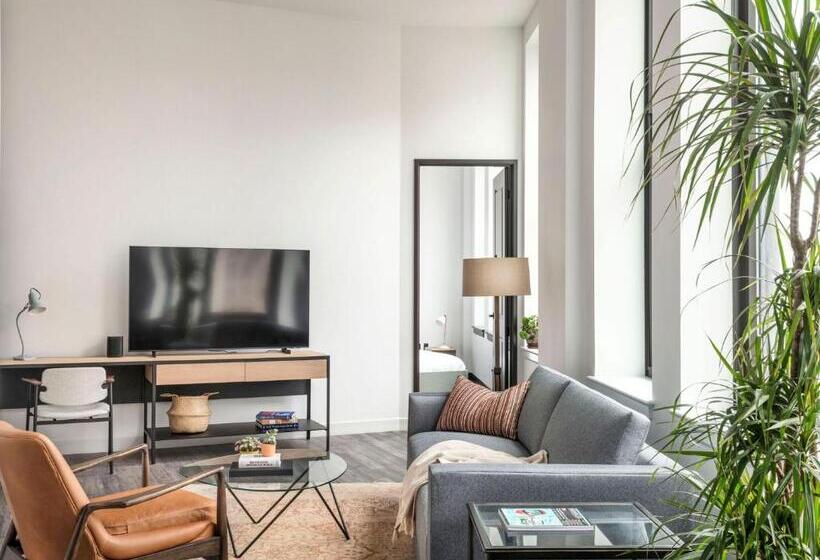 Люкс, Roost Cleveland