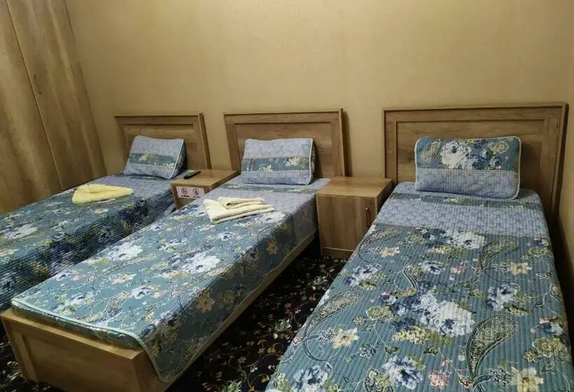 スタンダードトリプルルーム, Uvaysiy Family Guest House