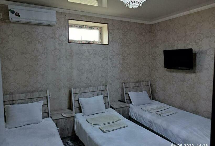 חדר סטנדרט לארבעה, Uvaysiy Family Guest House