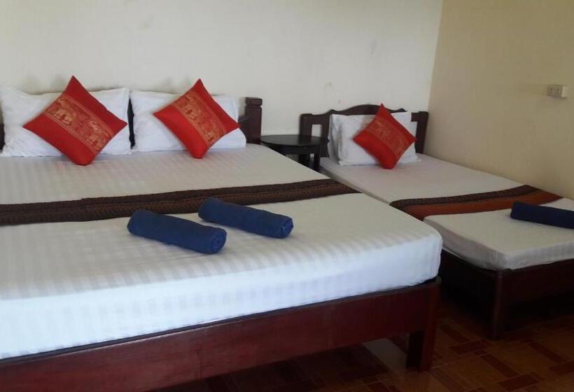 Quarto Triplo Deluxe Vista Mar, Bang Son Golden View