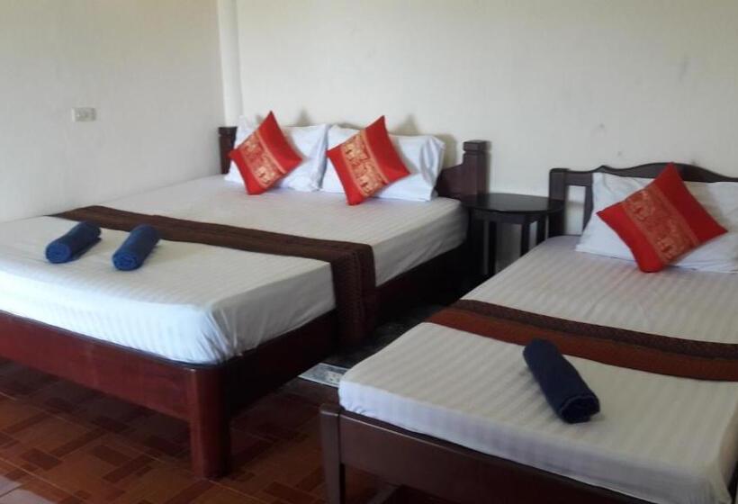 Quarto Triplo Deluxe Vista Mar, Bang Son Golden View