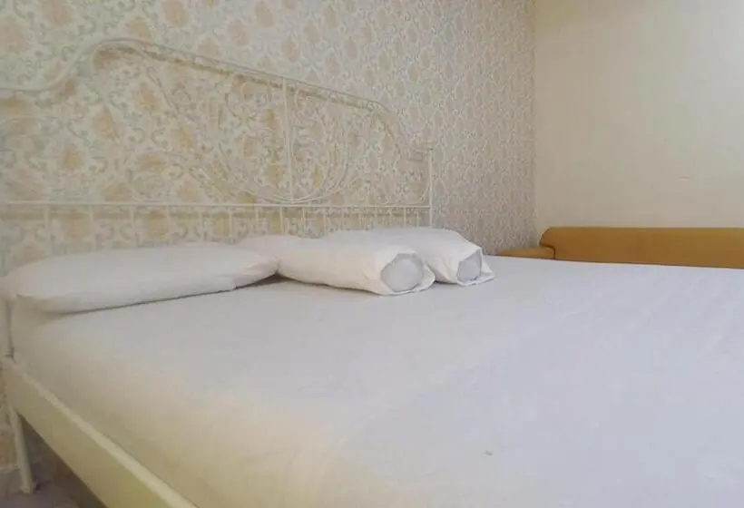 スーペリアールーム, Fortuna Hotel Redpartner Near Exit Tol Paiton