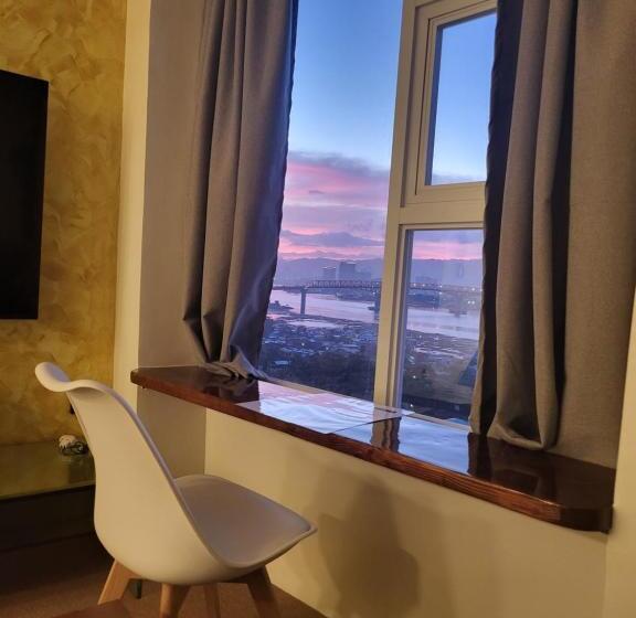 سوییت با چشمانداز دریا, Sempre Premier Inn   Mactan Airport