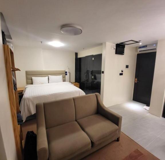 سوییت با چشمانداز دریا, Sempre Premier Inn   Mactan Airport