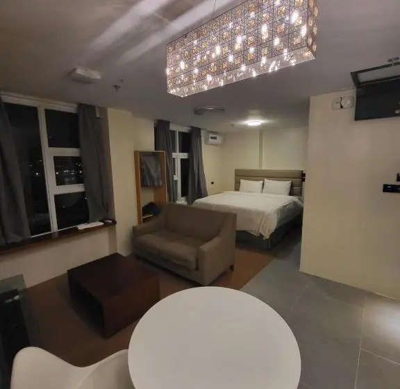 سوییت با چشم‌انداز دریا, Sempre Premier Inn   Mactan Airport