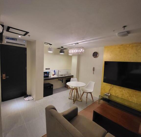 سوییت با چشمانداز دریا, Sempre Premier Inn   Mactan Airport