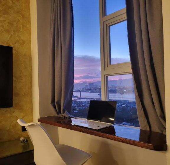 سوییت با چشمانداز دریا, Sempre Premier Inn   Mactan Airport