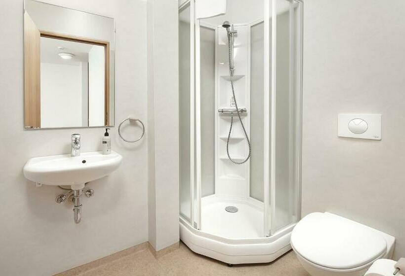 اتاق ساده سه نفره, Hótel Torfnes