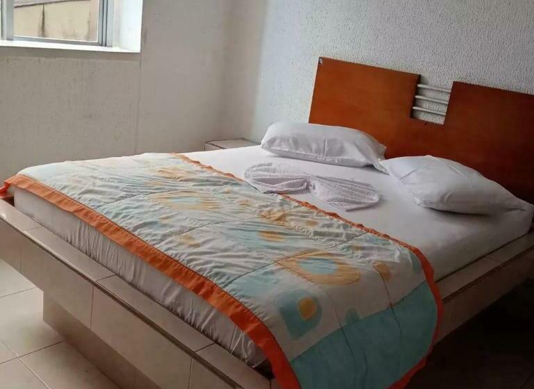 标准间, Ibiza