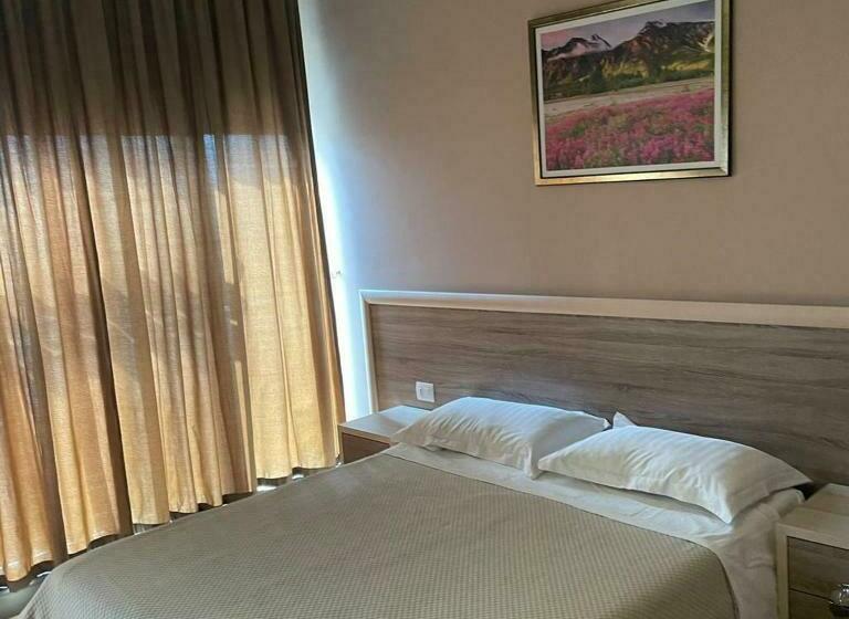 חדר סטנדרט, Terminal Tirana