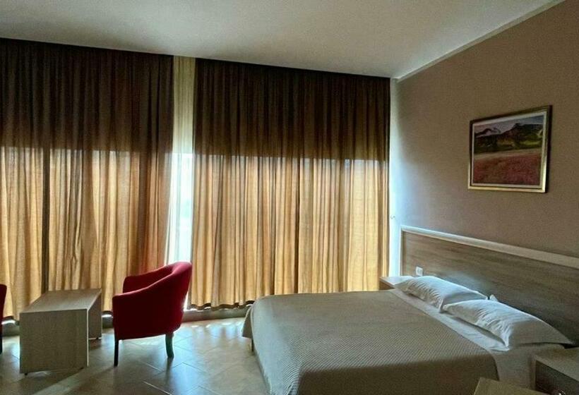 חדר סטנדרט, Terminal Tirana