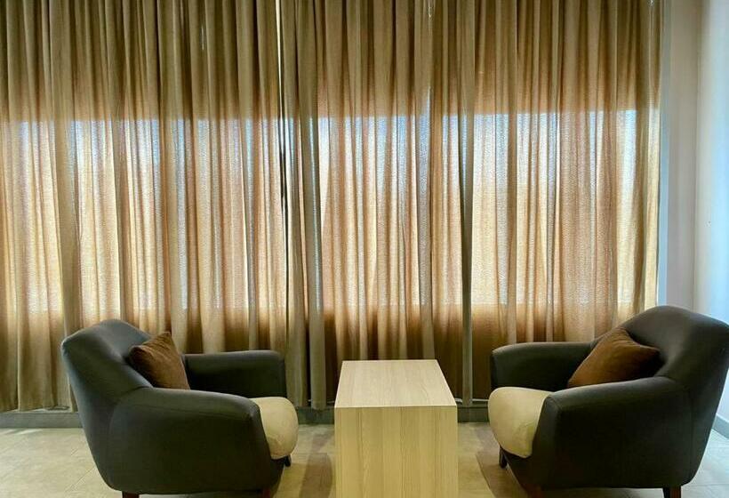 חדר סטנדרט, Terminal Tirana