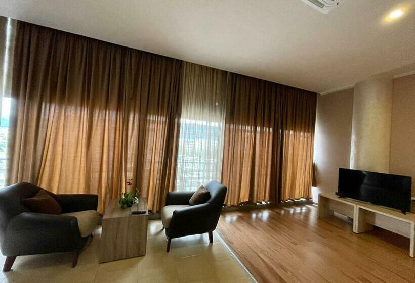 סוויטה משפחתית, Terminal Tirana