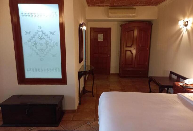 سوییت لوکس, Marhialja Hotel Boutique