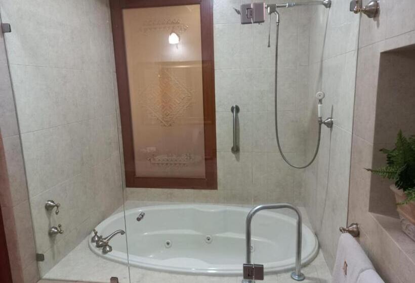 سوییت لوکس, Marhialja Hotel Boutique