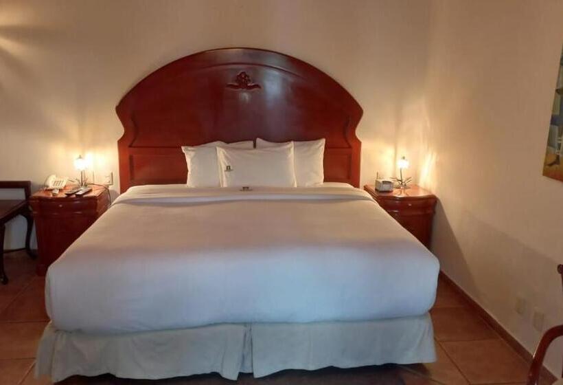 سوییت لوکس, Marhialja Hotel Boutique