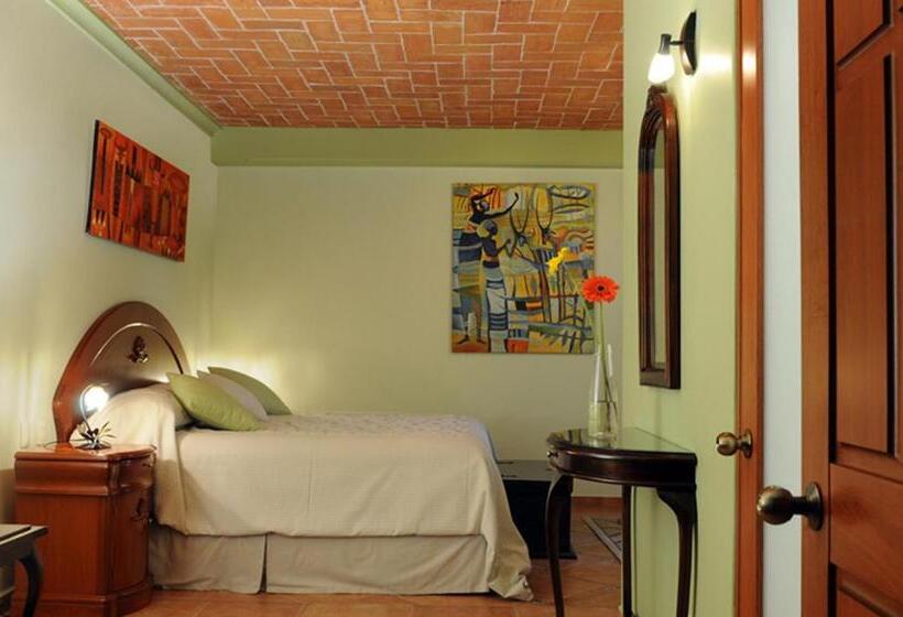 سوییت لوکس, Marhialja Hotel Boutique