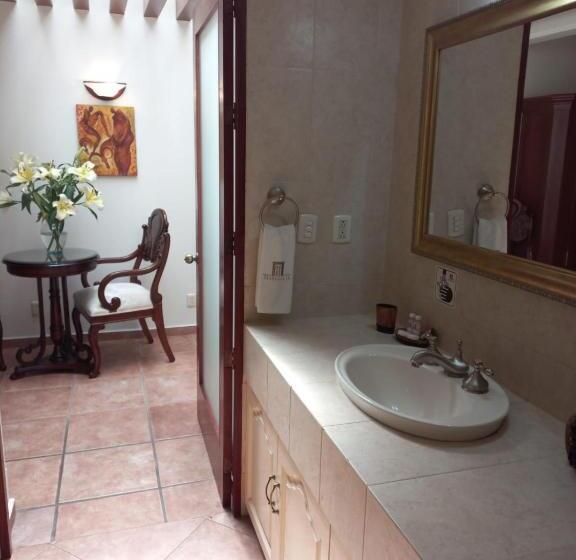 سوییت جونیور, Marhialja Hotel Boutique